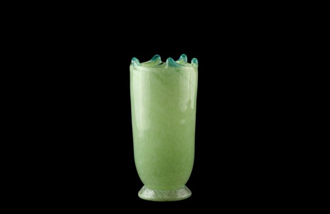 Hovedbilde lys grønn vase